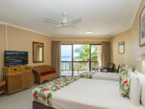 The Edgewater Resort & Spa Hotels in Arorangi