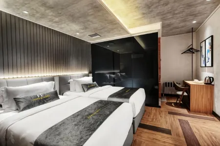 A&R Urban Hotel Отели рядом с достопримечательностью «KL Tzu-Chi Jing Si Hall»