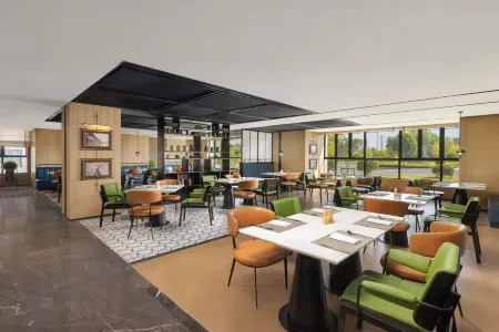 Four Points By Sheraton Ji'an Отели рядом с достопримечательностью «Ji'an Child Normal College»