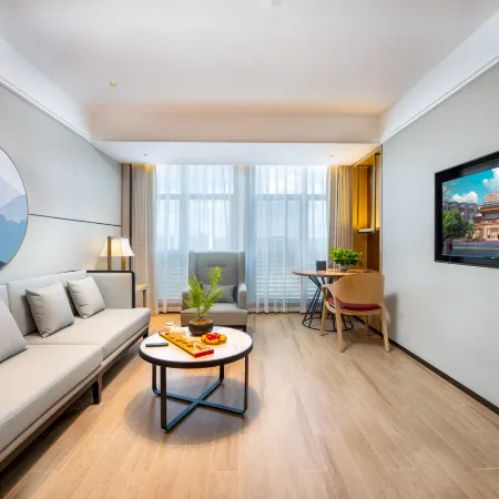 ECHENG Yicheng Hotel (Chongzuo South Station Aegean Shopping Center)