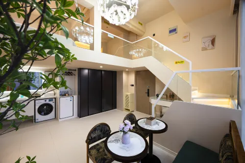 Mia Jingyue Loft Designer Apartment (Huaihai Square Huaxin Mall Store)