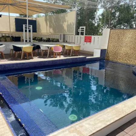 Sunday Mangrove Corniche Hotel, Ras Al Khaimah Отели рядом с достопримечательностью «Торговый центр Al Manar»