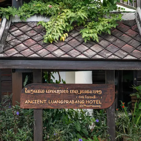 Ancient Luangprabang Hotel Отели рядом с достопримечательностью «Ват Сенсоухарам»
