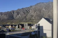 Modern 3BR Home, Mountain View, Family Stay, Wi-Fi -  Holiday Villas