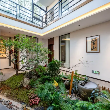 Floral Hotel·Qing yuan Wang shan Xuan Hotel Отели рядом с достопримечательностью «Гора Qinyuan»