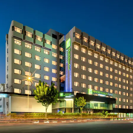 Holiday Inn Express Shanghai Road by IHG Отели рядом с достопримечательностью «Янпу»
