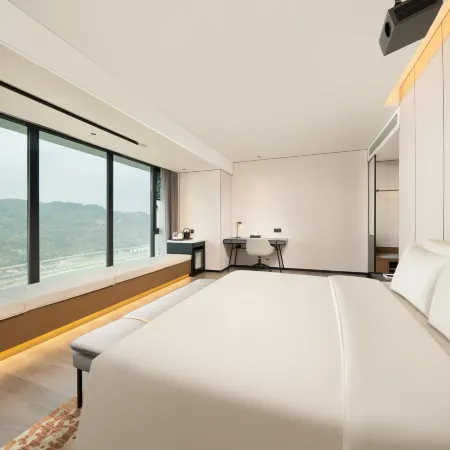 Madison Hotel (Yibin Hejiangmen Yangtze River Park)