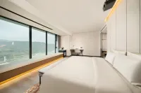 Madison Hotel (Yibin Hejiangmen Yangtze River Park) - Mountain view