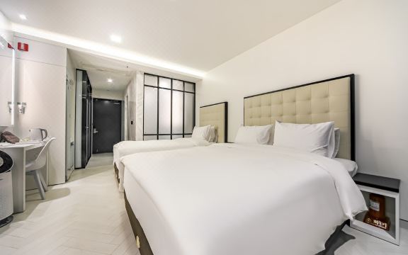 호텔 객실 내부