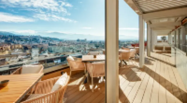 格拉納達馬丁納塞爾科蒂爾 HMO 酒店 鄰近格拉納達大學的酒店