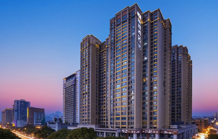 Ease Hotel · Zhi (Yichang Three Gorges Visitor Center Binjiang Wanda)