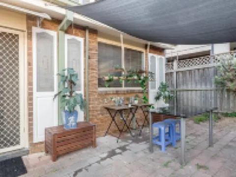 Comfy Private Rooms in Burwood–Walking Distance to Transport & Close to Chinatown–Shared Bathroom 寶活酒店