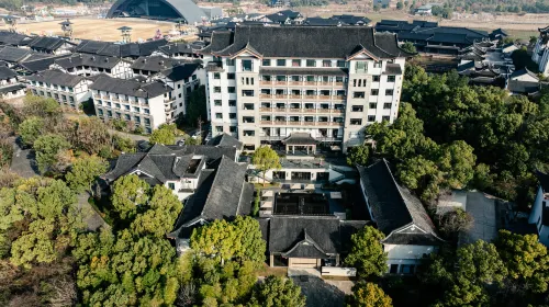 Longyou Longtian Xinxiang Resort Hotel
