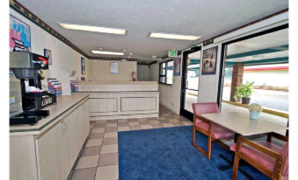 Motel 6 Columbus, MS