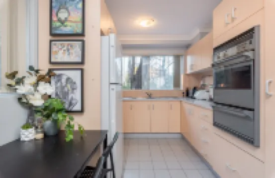 Bright & Cozy Rooms – Easy Access to Train & Olympic Park