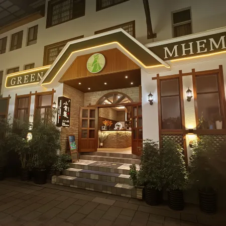 Small Backbasket INN (Zhangjiajie Tianmen Mountain Cableway Station Store)