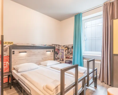 a&o München Laim Hotel dekat Stasiun Kereta Muenchen-Pasing