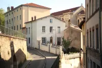 Lyon Historic City Apartment