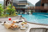 Latauli Sanctuary Resort, Chitwan - Breakfast