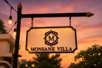 MONSANE VILLA (Centrally located, opposite the night market) โรงแรมใกล้วัดอฮาม