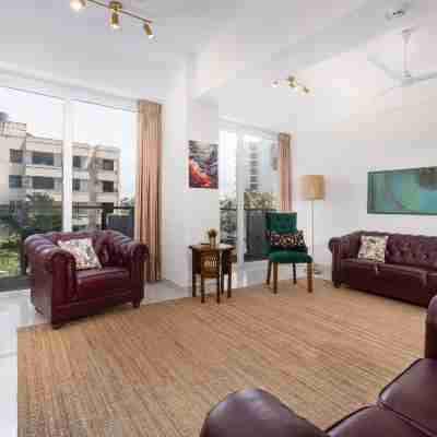 Pendennis Fern - Luxury 4 Bedroom Colpetty Home: Roof Jacuzzi Pool Rooms