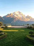 Jinta Snow·MT | 360° Golden Snow‑Capped View, Waterscape Garden Villa (Baisha Ancient Tow)