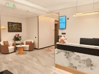 Qingrong Yueju Hotel (Yining Liuxing Street Scenic Area International Airport)