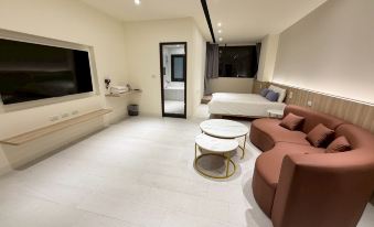 Guohua Deployment, Guohua Street Elevator Bathtub B&B