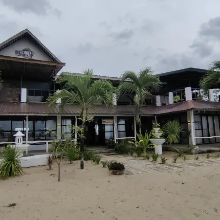 Puerto Paraiso Hostel