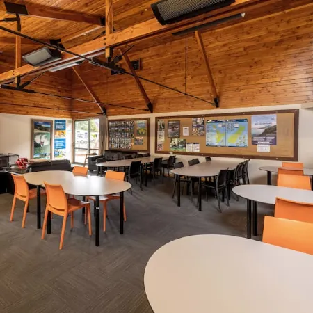 Queenstown Top 10 Holiday Park Отели рядом с достопримечательностью «Пивоварня Altitude Brewing»
