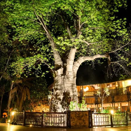 Cresta Mowana Safari Resort & Spa