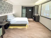 Hongrui Hotel - parking