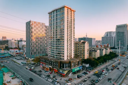 Qingmu Select Hotel (Yuejianglou Scenic Area, Rehe Road, Nanjing) Отели рядом с достопримечательностью «Zhongshan Ferry Terminal»