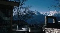 Luding Guishan Muyun Homestay - Bergblick