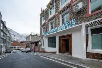 VALATOMS Fanlatu Hotel (Mount Siguniang Scenic Area)