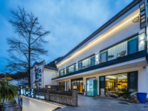 Jiuhuashan Guanshanyunju Homestay (Baisui Palace Branch) Hotels near Baisui Palace