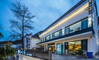 Jiuhuashan Guanshanyunju Homestay (Baisui Palace Branch)