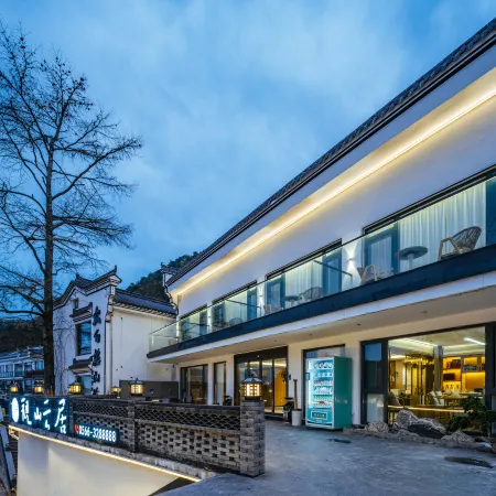 Jiuhuashan Guanshanyunju Homestay (Baisui Palace Branch)