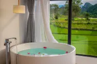 Puzhehei 72 Hou Star Lotus Hot Spring Hotel