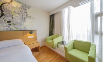 Vatica Hotel (Feidong Yuzhou Central Plaza Guiwang Subway Station)