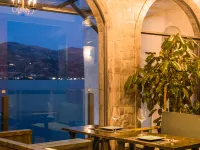 On the side of clear water, sunrise on the sea, waterfront and sea view vacation accommodation - Frühstück