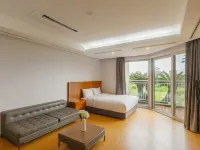 Sono Calm Jeju Hotels near Pyoseon