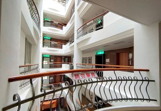 5. 크라운 호텔 이..