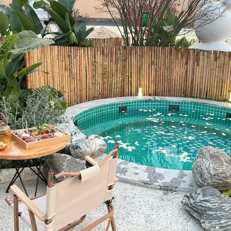 Chengdu Weilan Hot Spring Garden Hotel (Metro Station of Kuanzhai Xijie)