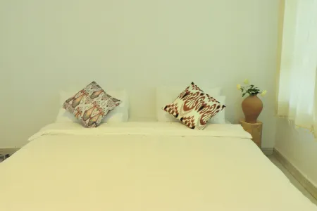 Before Sunset courtyard Отели рядом с достопримечательностью «Xinyi Self-Drive Campground (Sayram Lake Branch)»