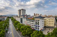 Hanzhong Longcheng Hotel (High-speed Railway Station Central Plaza)