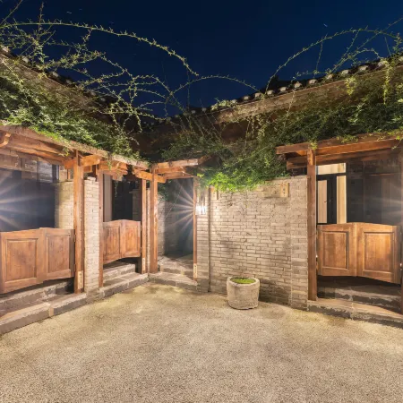 Future Homestay （Xingyi Wanfenglin Store）