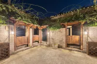 Future Homestay （Xingyi Wanfenglin Store）