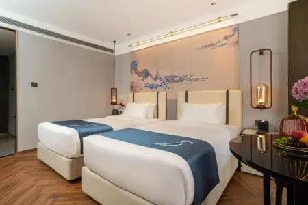 The Tianjin Eye JIANGUO PALACE Hotel Отели рядом с достопримечательностью «Dabei Temple»