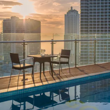 โรงแรม เดอะ โกลด์ โคสต์ ญาจาง โรงแรมใกล้โบสถ์หินญาจาง